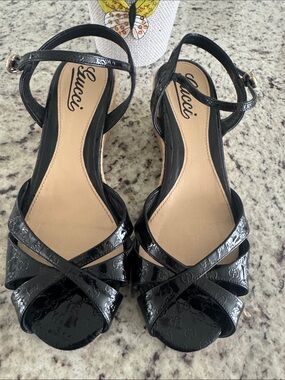 Gucci Black Patent Logo-Embossed Cross-Strap Sandals SZ 38.5